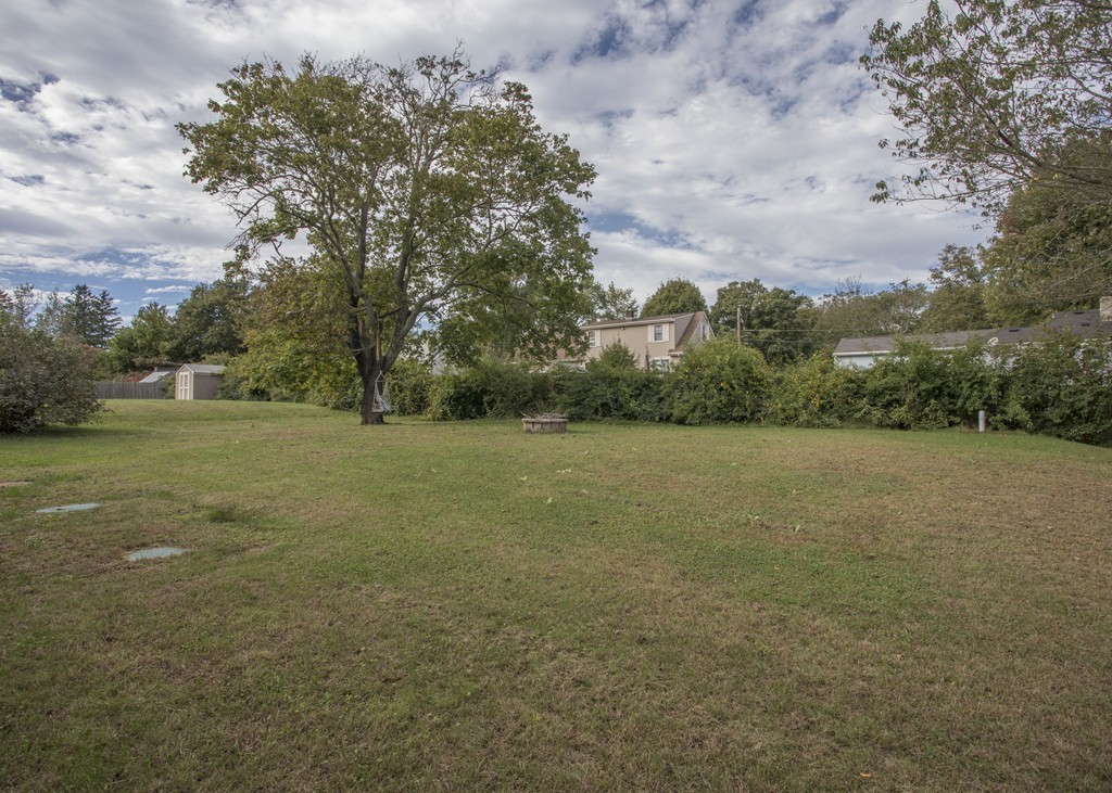 53 Bourne Road Swansea, MA 02777 - Photo 5 of 30 Gallery Image 5