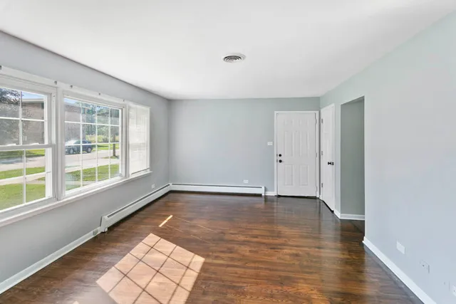 $1,600 | 11212 1st Street, Unit 1, Mokena, IL 60448