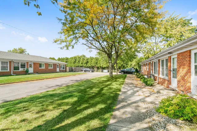 $1,600 | 11212 1st Street, Unit 1, Mokena, IL 60448