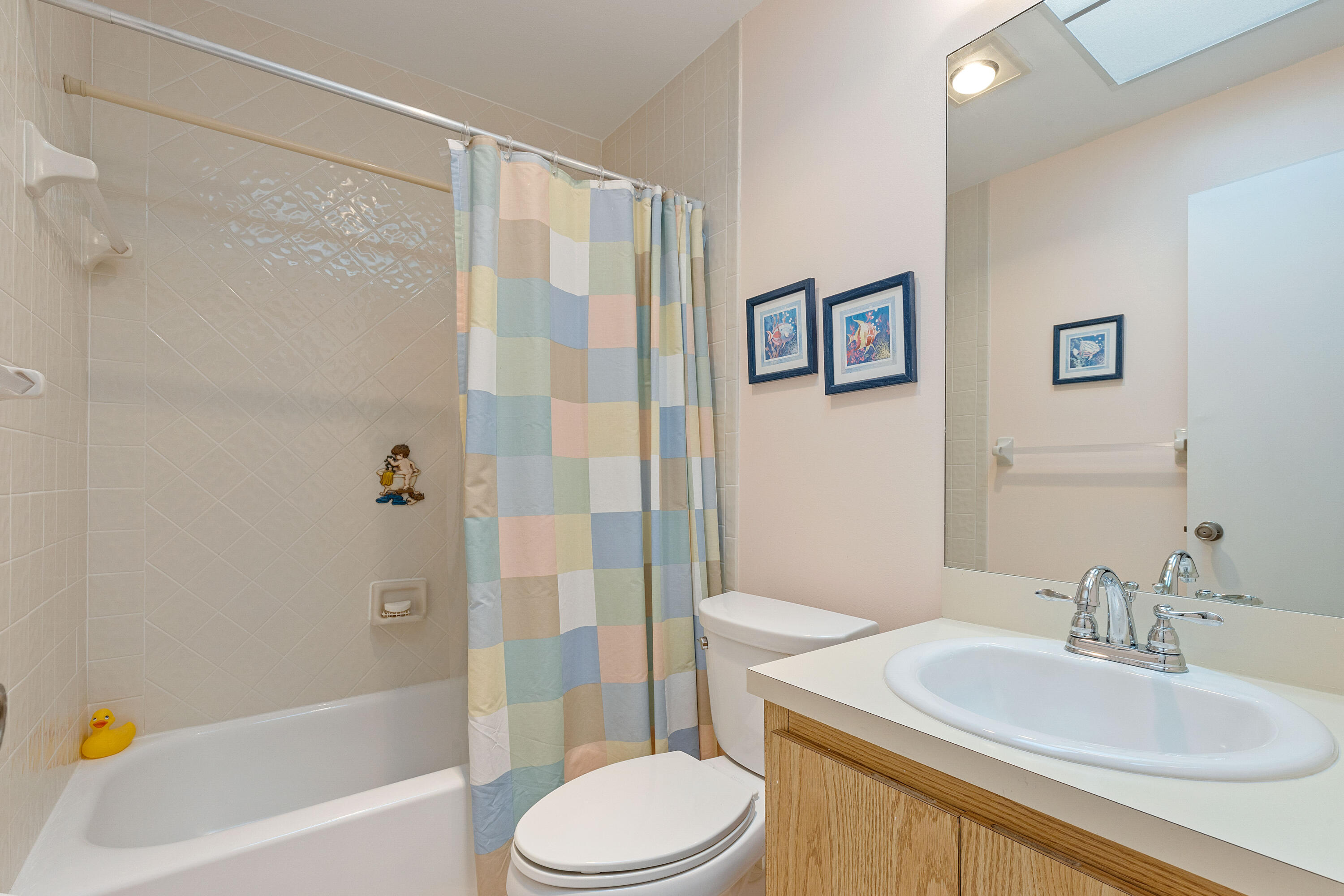 7 Ridge Pointe Drive, Unit B Boynton Beach, FL 33435 - Photo 17 of 25 Guest Bathroom
