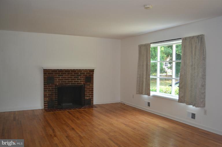 1141 Cumberstone Road Harwood, MD 20776 - Photo 7 of 30 Living Room