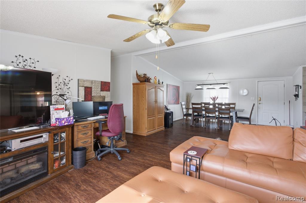 9857 Rembrandt Way Fenton, MI 48430 - Photo 15 of 44