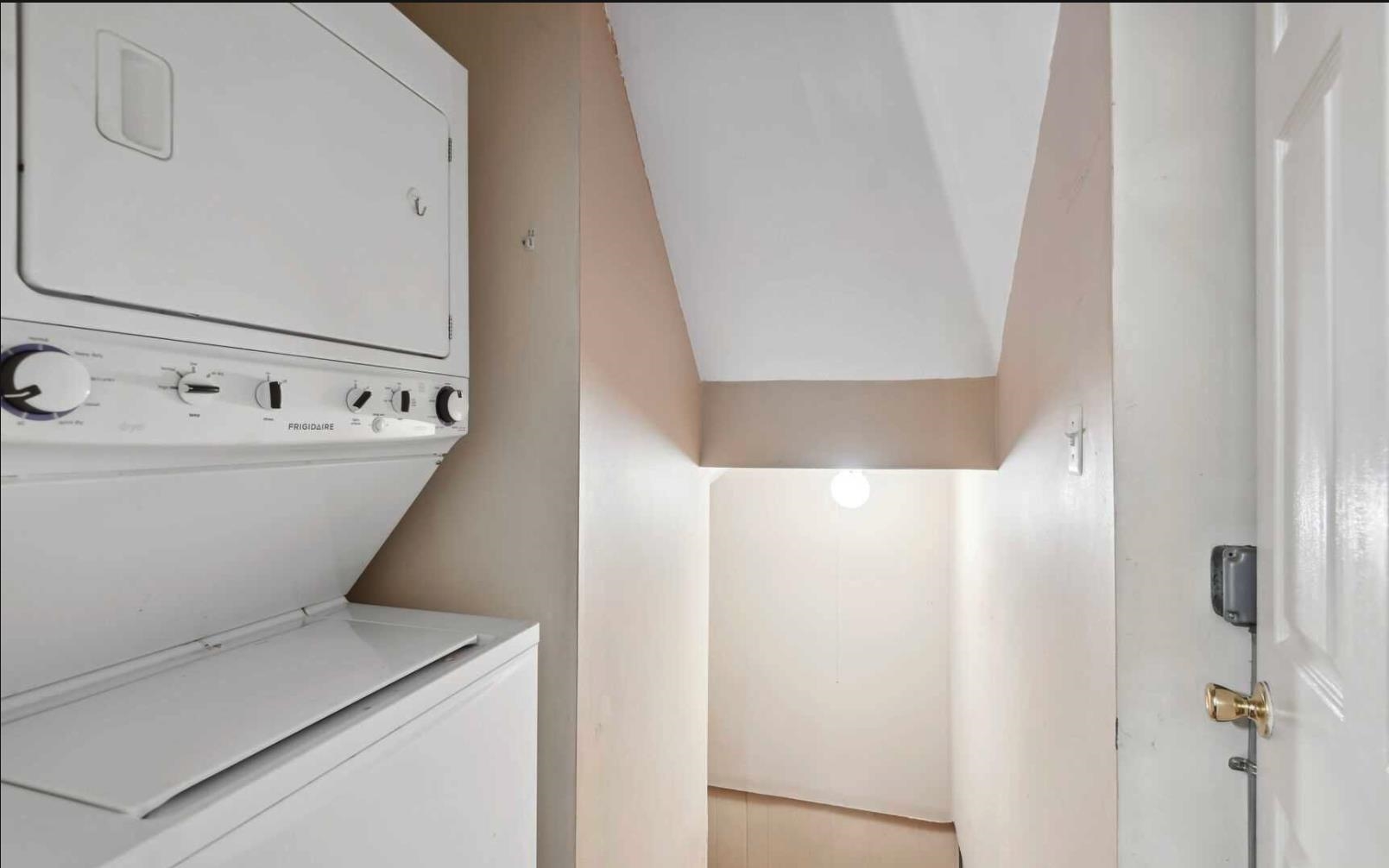 1272 Paddington Road Mahwah, NJ 07430 - Photo 10 of 15 a bathroom with a tub sink and mirror