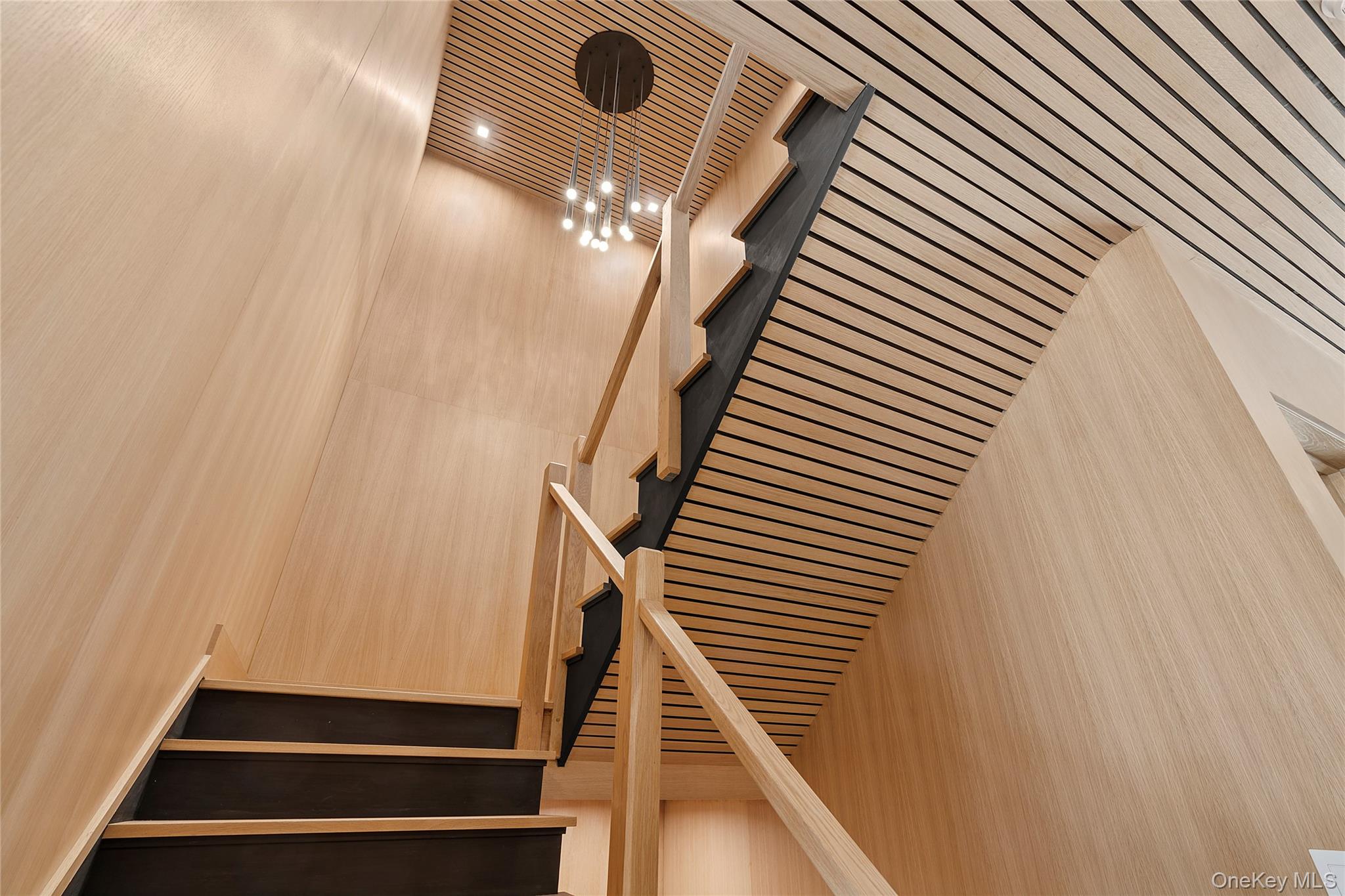 35 Springwood Way East Hampton, NY 11937 - Photo 19 of 38 a view of entryway