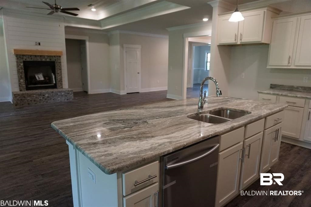 1733 South Pecan Street Foley, AL 36535 - Photo 4 of 9 Kitchen