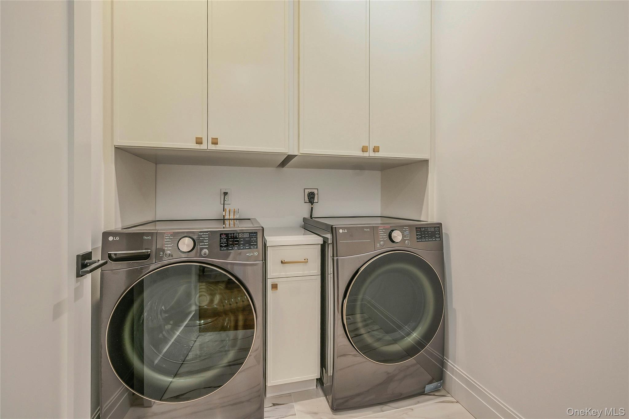 1665 Glenn Road Southold, NY 11971 - Photo 17 of 34 a utility room with dryer and washer