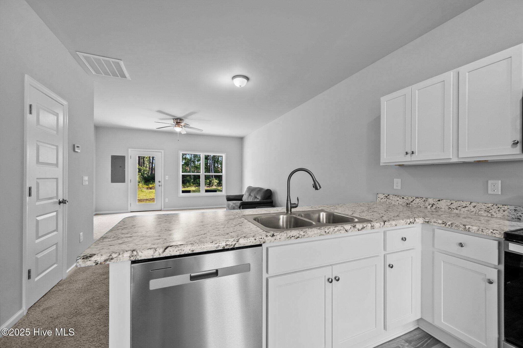 175 Buckhorn Avenue Holly Ridge, NC 28445 - Photo 4 of 23 7-web-or-mls-_Z728193