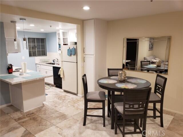 2700 Lawrence Crossley Road, Unit 51 Palm Springs, CA 92264 - Photo 22 of 23 a kitchen with a table and chairs in it