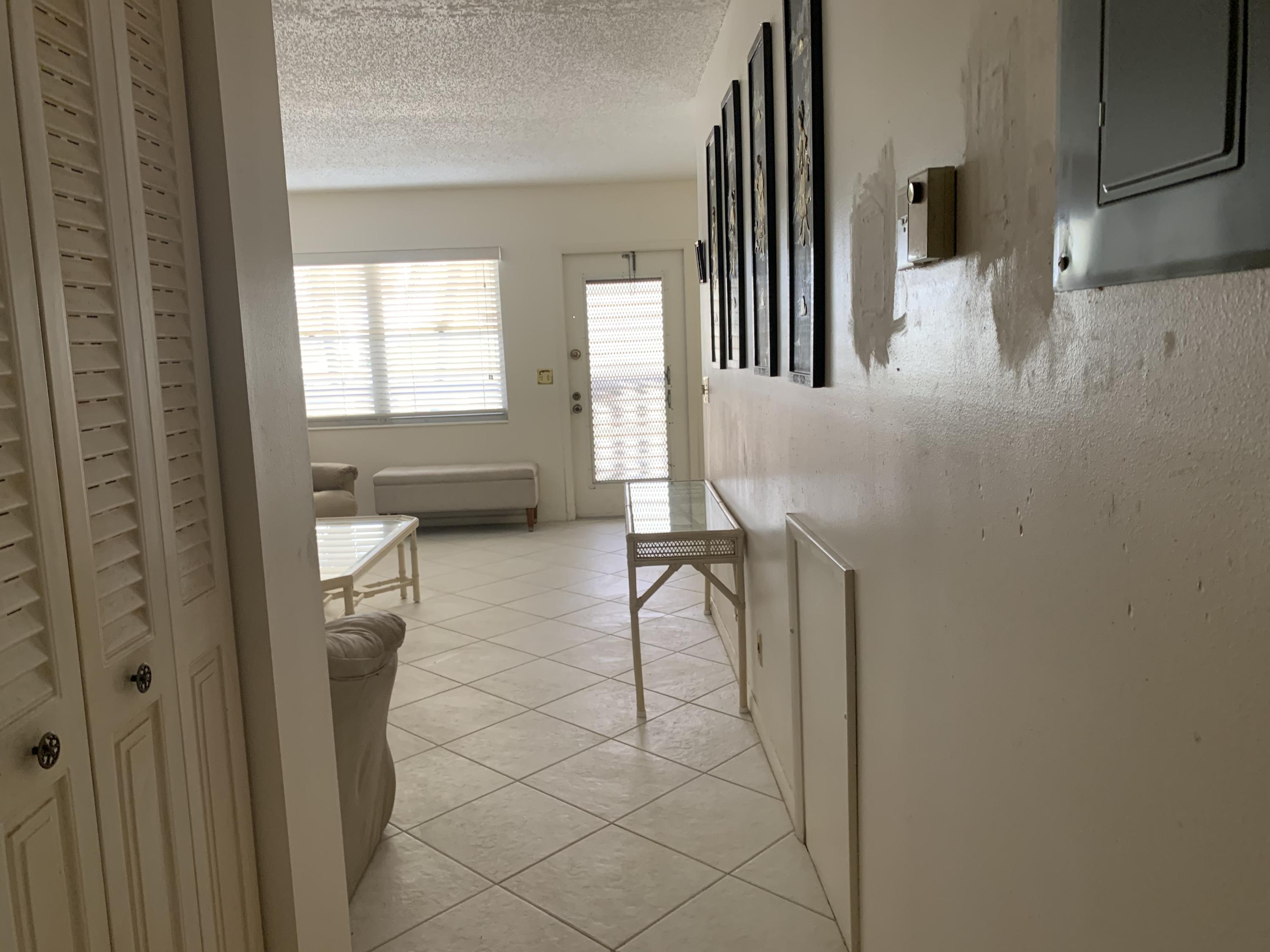 2047 Hythe A Boca Raton, FL 33434 - Photo 11 of 20 IMG_1017