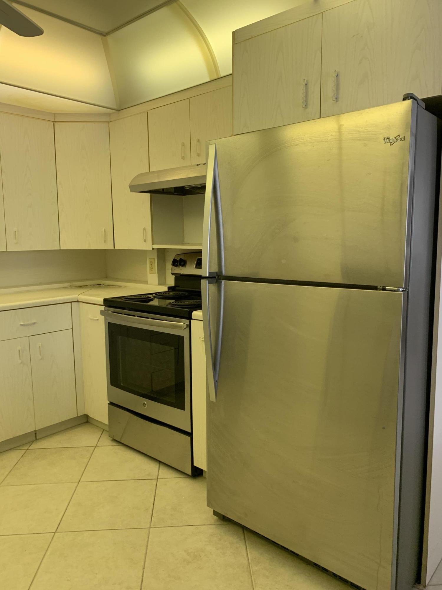2047 Hythe A Boca Raton, FL 33434 - Photo 15 of 20 IMG_1021