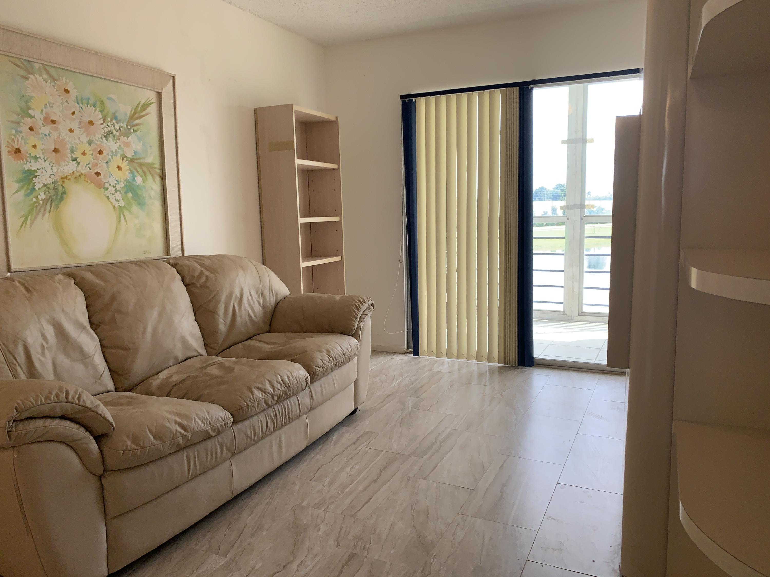 2047 Hythe A Boca Raton, FL 33434 - Photo 4 of 20 IMG_1008