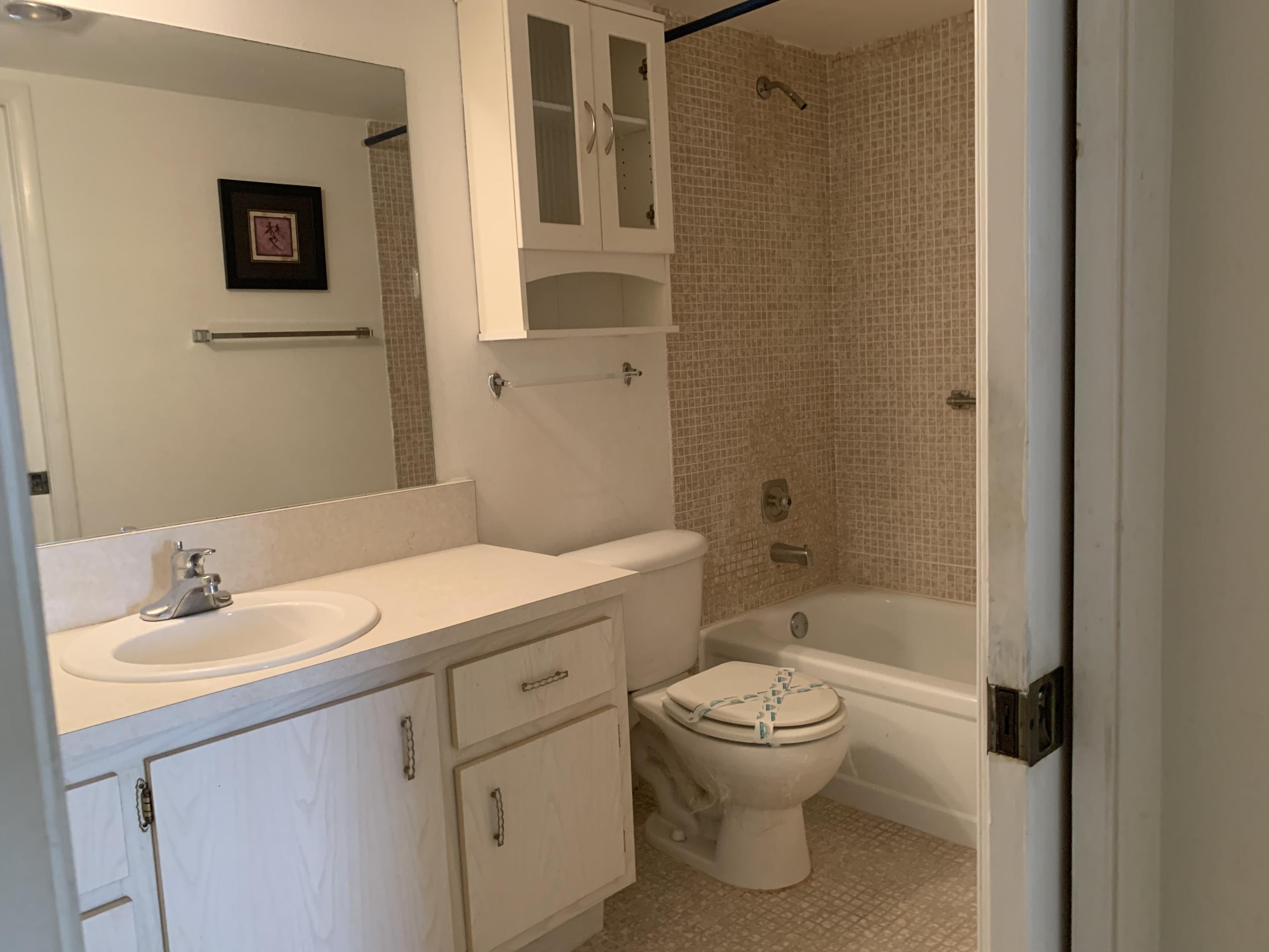 2047 Hythe A Boca Raton, FL 33434 - Photo 5 of 20 IMG_1010