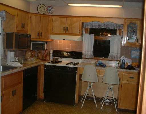 2806 Middle Road Glenshaw, PA 15116 - Photo 2 of 8 Kitchen.