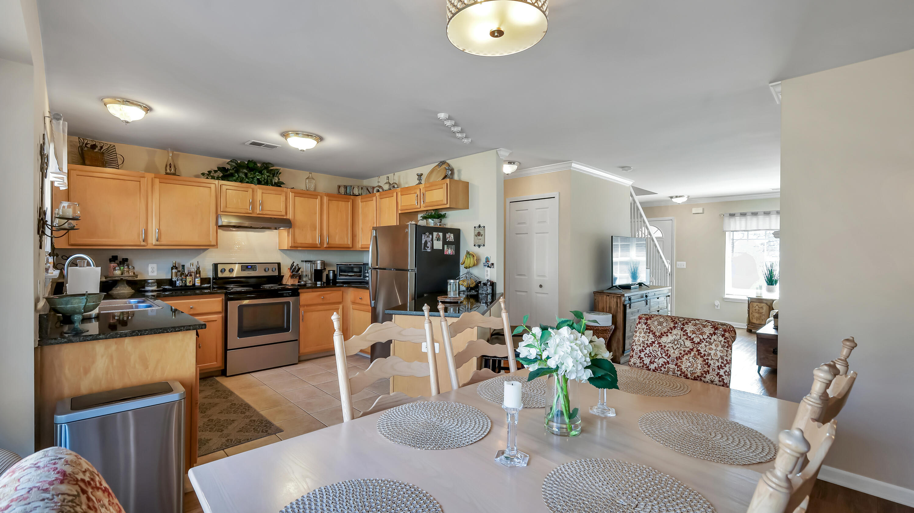 5463 Stoney Place North, Unit 6102 Utica, MI 48316 - Photo 3 of 17 IMG_2871