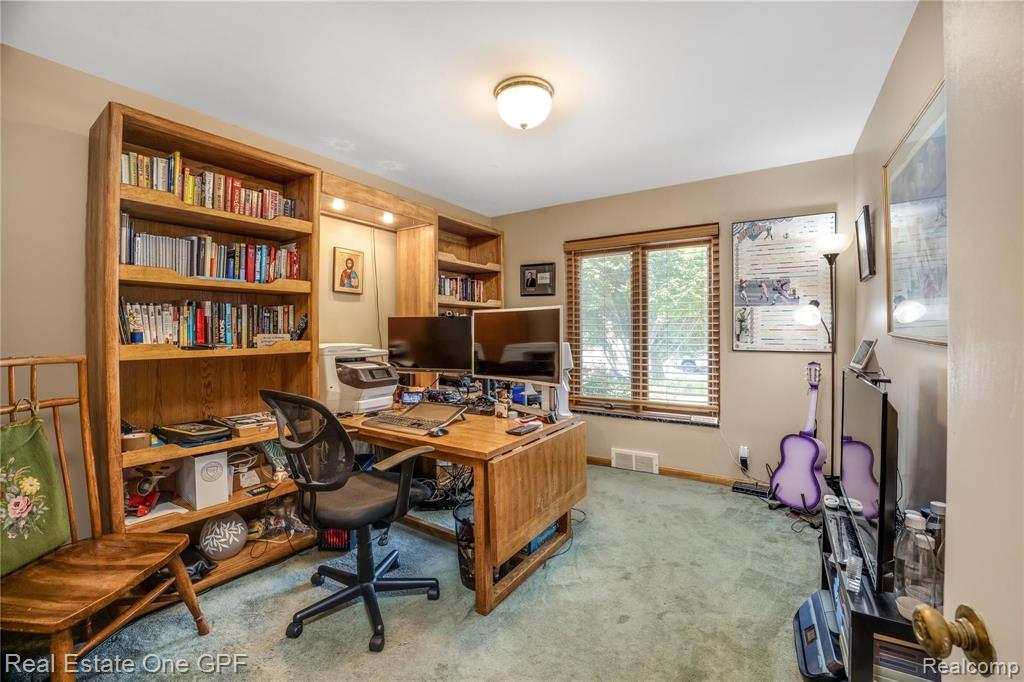 1499 North Renaud Road Grosse Pointe Woods, MI 48236 - Photo 17 of 35