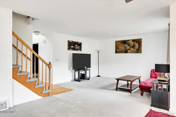 $474,999 | 564 Snyders Lake Road, North Greenbush, NY 12198