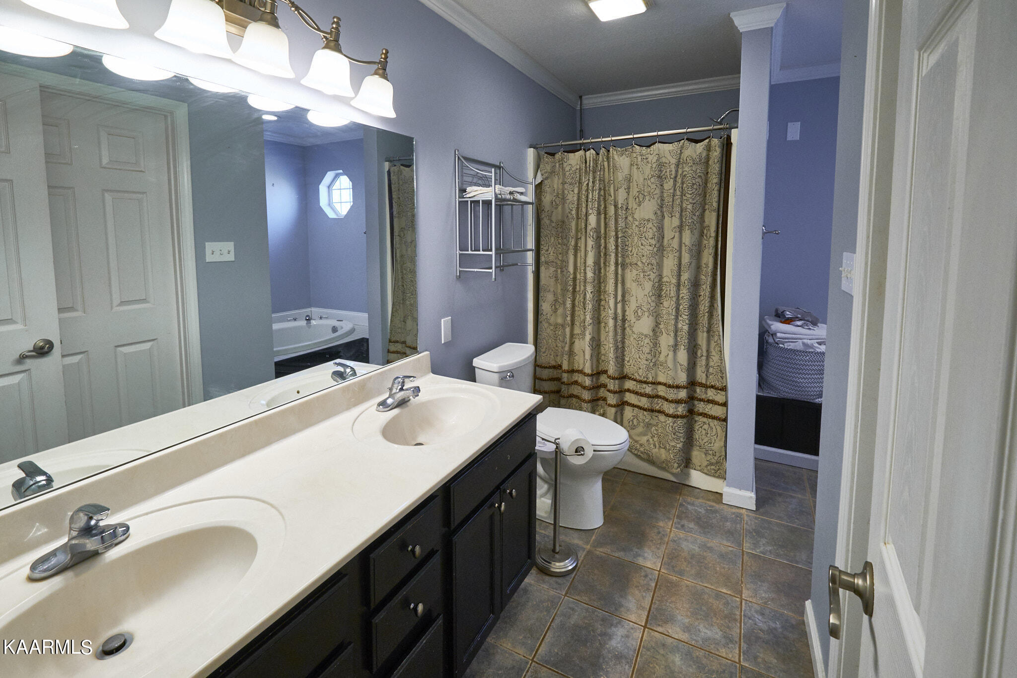 6868 Reddege Road Knoxville, TN 37918 - Photo 14 of 33 Master Bath