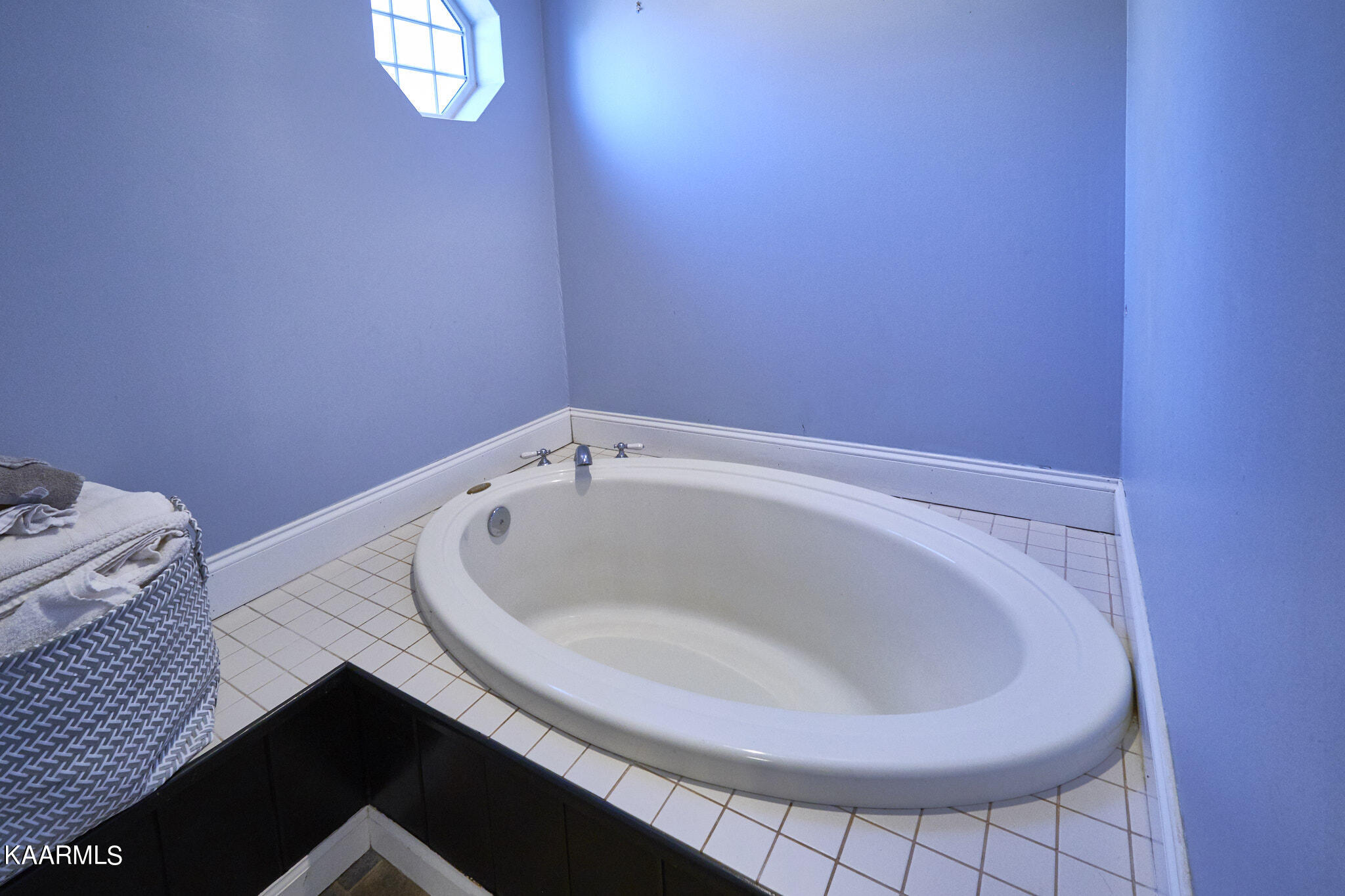 6868 Reddege Road Knoxville, TN 37918 - Photo 15 of 33 Soaker tub in Master