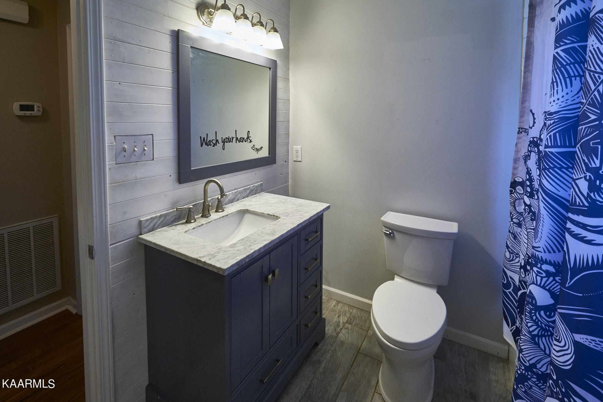 6868 Reddege Road Knoxville, TN 37918 - Photo 20 of 33 Up Full Bath