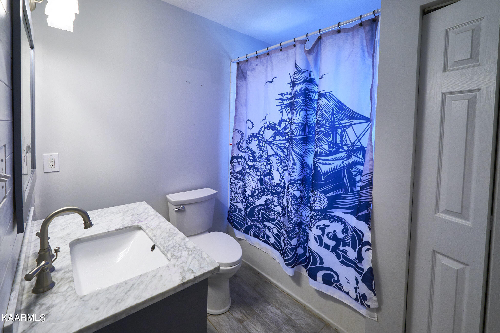 6868 Reddege Road Knoxville, TN 37918 - Photo 21 of 33 Up Full Bath pic 2