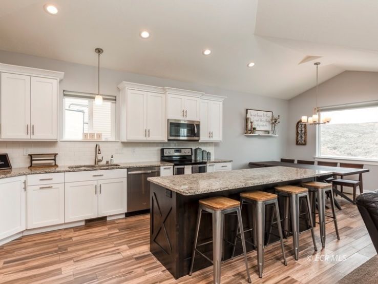 2041 Eagle Rdg Loop, Unit 11 Elko, NV 89801 - Photo 3 of 6