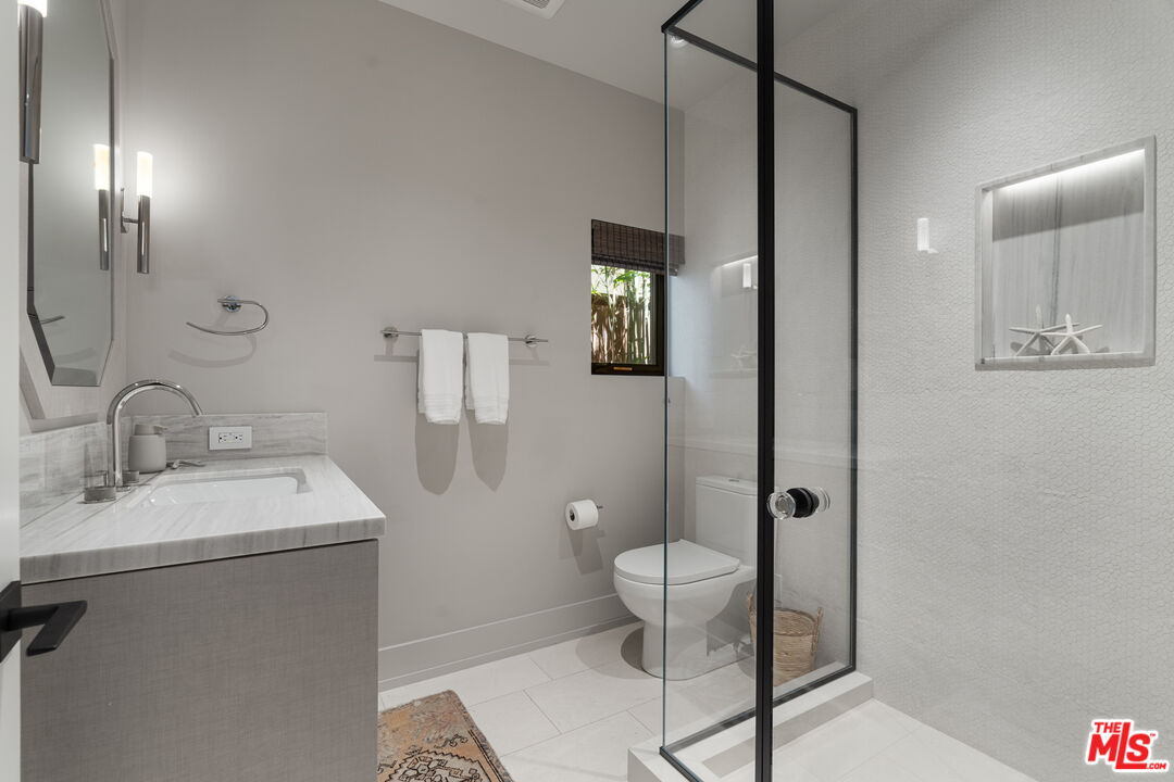 929 Marco Place Venice, CA 90291 - Photo 34 of 56