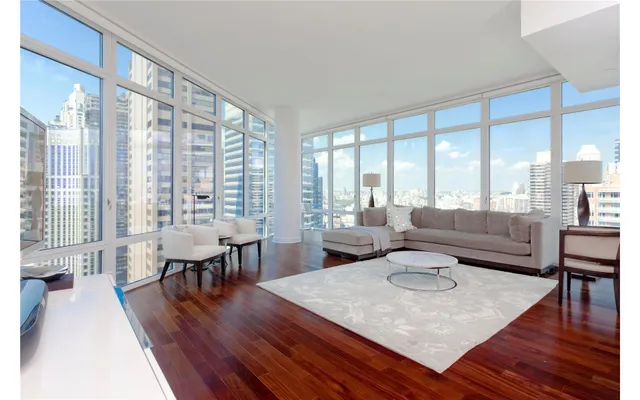 $3,300,000 | 207 East 57th Street, Unit 31A | Midtown East