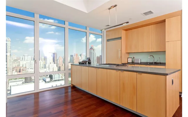 $3,300,000 | 207 East 57th Street, Unit 31A | Midtown East