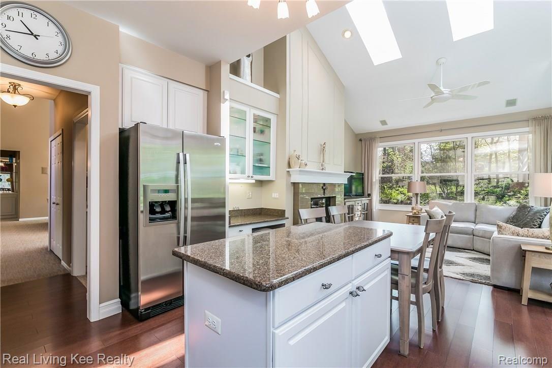 4183 Calumet Drive Rochester, MI 48306 - Photo 12 of 54 012-Kitchen-4183111-large.jpg