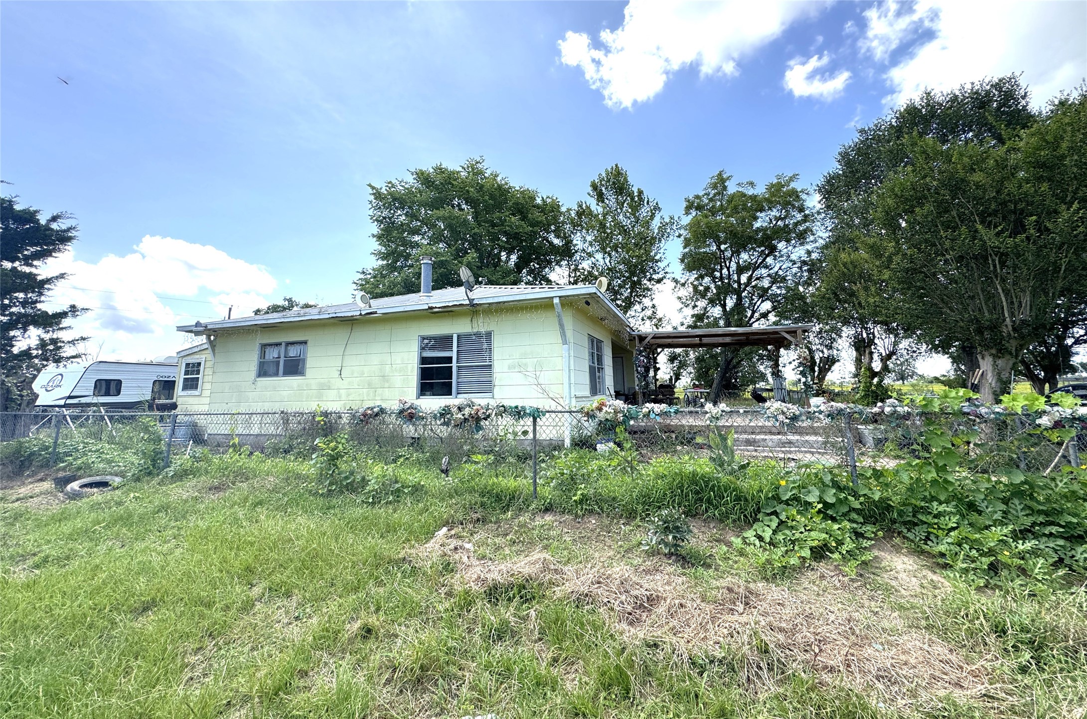 1435 Shaws Bend Road Columbus, TX 78934 - Photo 3 of 36