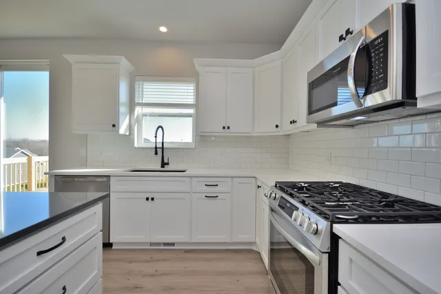 $644,900 | 605 Standing Stone Drive, Waukesha, WI 53189