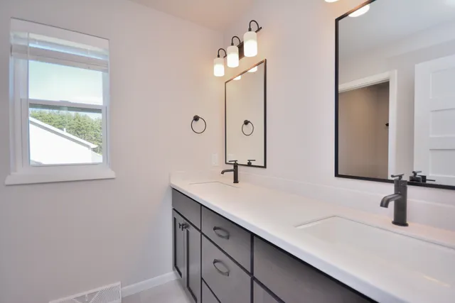 $644,900 | 605 Standing Stone Drive, Waukesha, WI 53189