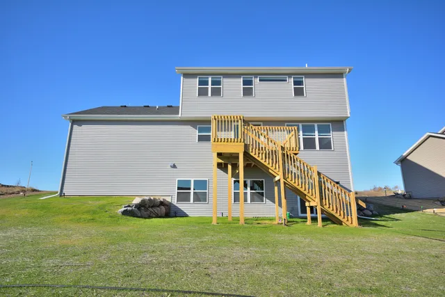 $644,900 | 605 Standing Stone Drive, Waukesha, WI 53189