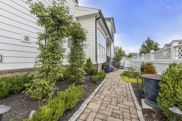 a view of a pathway with house on both side
