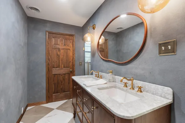 $435,000 | 907 Broadmoor Street, Amarillo, TX 79106