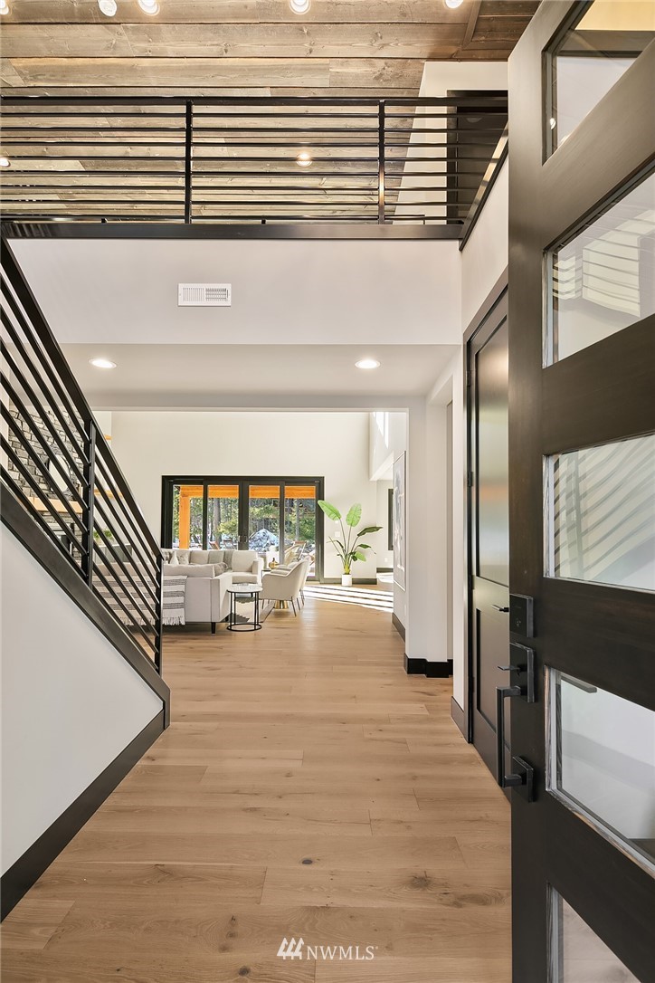 651 Bakers Road Ronald, WA 98940 - Photo 4 of 39 a view of a living room and dining room