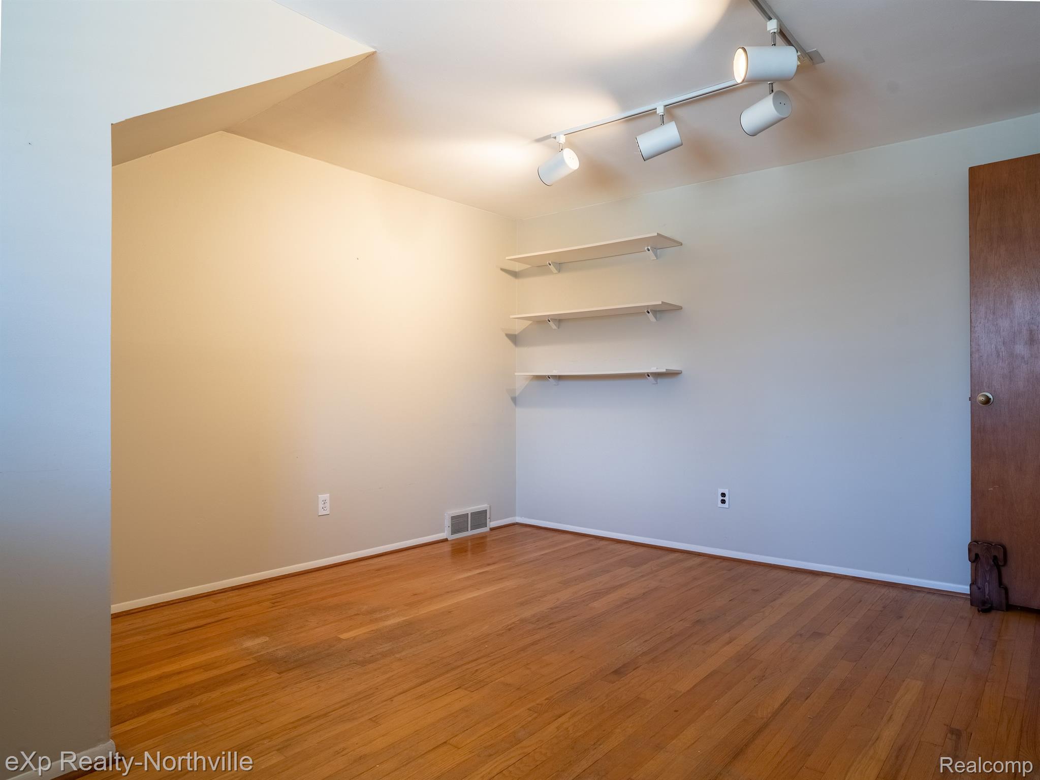 16424 Riverside Drive Livonia, MI 48154 - Photo 48 of 57 Gallery Image 48