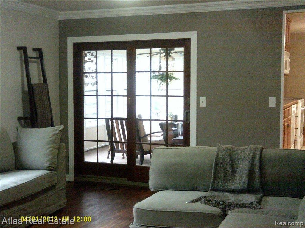 940 Springview Drive Flushing, MI 48433 - Photo 6 of 22 Andersen doors.jpg