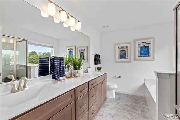 $330,900 | 2 Ashford At River Bluffs Manors, Florissant, MO 63031