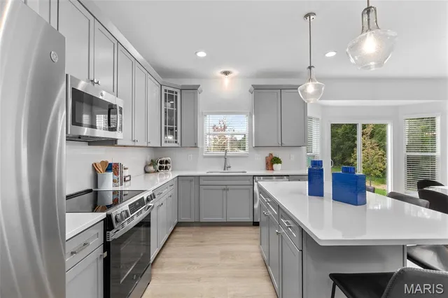 $330,900 | 2 Ashford At River Bluffs Manors, Florissant, MO 63031