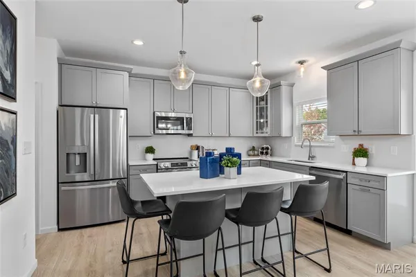 $330,900 | 2 Ashford At River Bluffs Manors, Florissant, MO 63031