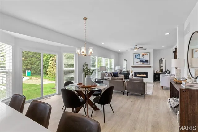 $330,900 | 2 Ashford At River Bluffs Manors, Florissant, MO 63031