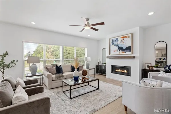 $330,900 | 2 Ashford At River Bluffs Manors, Florissant, MO 63031