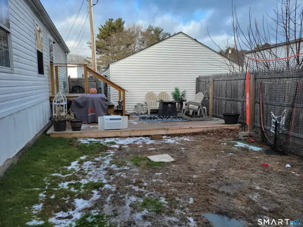 a view of a house with backyard