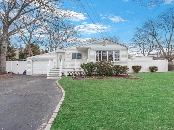 $639,999 | 1255 Udall Road, Bay Shore, NY 11706