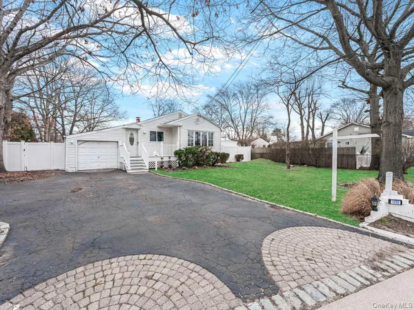 $639,999 | 1255 Udall Road, Bay Shore, NY 11706