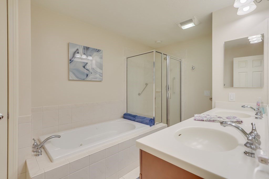 25 Rigsdale Way, Unit 25 Plymouth, MA 02360 - Photo 17 of 38 a bathroom with a sink and a bathtub