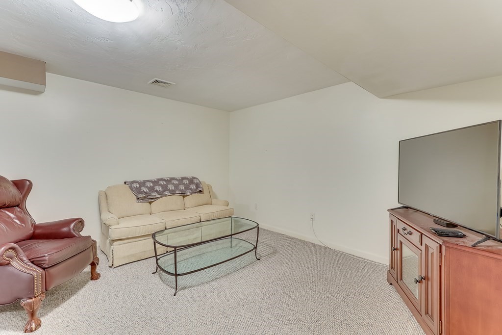 25 Rigsdale Way, Unit 25 Plymouth, MA 02360 - Photo 24 of 38 a living room with furniture