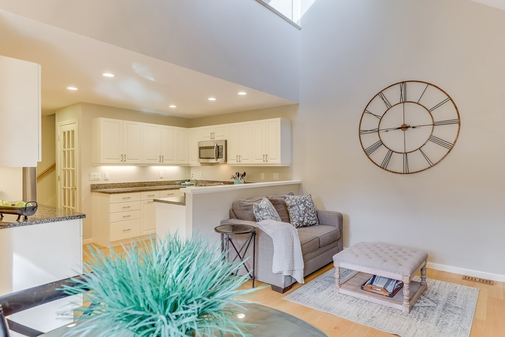 25 Rigsdale Way, Unit 25 Plymouth, MA 02360 - Photo 10 of 38 a living room with furniture flowerpot and a chandelier