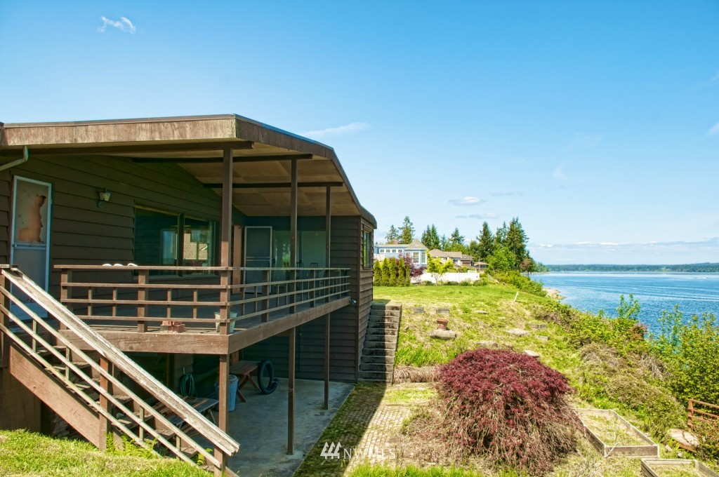 7626 Cooper Point Road Northwest Olympia, WA 98502 - Photo 4 of 25 Gallery Image 4